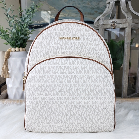 Michael Kors Handbags - 🌺NWT Michael Kors LG Abbey backpack bag Vanilla